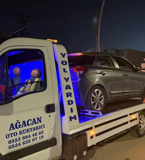 Audi A4 servis önünde indiriliyor